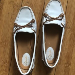 Clarks artisan leather white and brown loafers